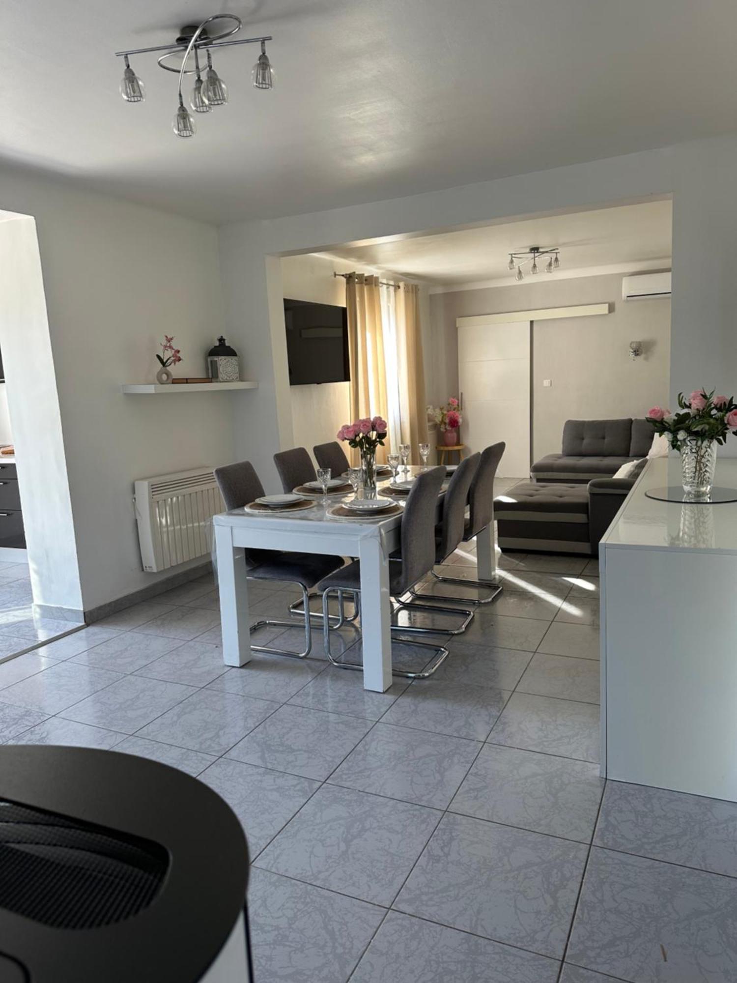 Villa Climatise Avec Piscine Et Jacuzzi Carpentras Buitenkant foto